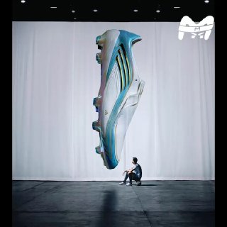 "В этих подкрадулях выковали пиноккио"Adidas показал бутсы Месси к чемпионату мира-2026. Связались с Геной Букиным экспертом по обуви, и выяснили, почему это лучшие бутсы Лео всех времён.Слушайте до конца!❗️ Mash на спорте теперь в MAX