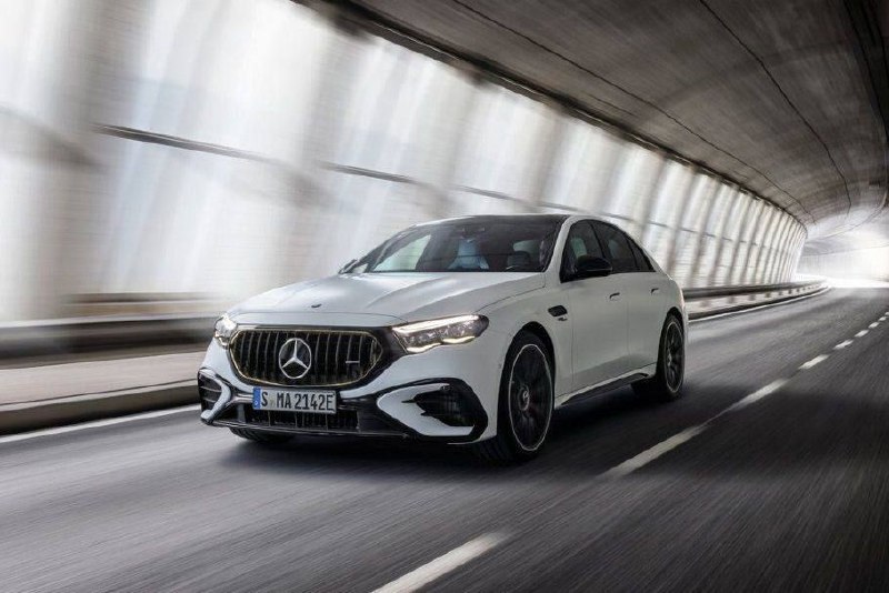 Коротко о ценах: в Россию привезли новый Mercedes E53 AMG (не путать с E63) за 17 МИЛЛИОНОВ рублей.
