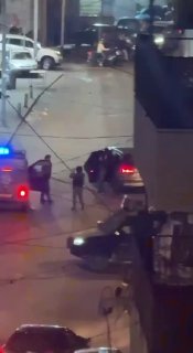 כוחות הכיבוש סורקים ברכב במהלך פלישתם הנרחבת למחנה שועפאט, מצפון לירושלים הכבושה.