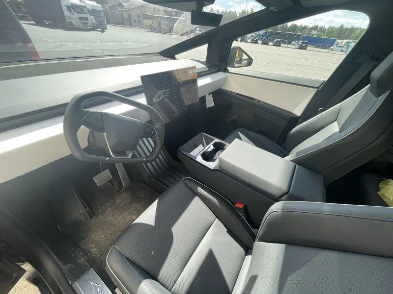 Литовская таможня конфисковала два пикапа Tesla Cybertruck направлявшиеся в РФ 3