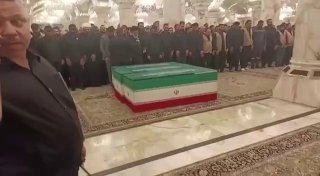 — 🇮🇷/🇮🇶 תפילת הלוויה של האייתוללה חמינאי במקדש הקדוש של האימאם עלי