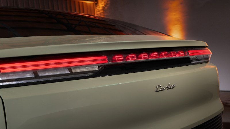 🚗💨 Порше в тревожном падении продаж: только 911 летит по полюПо последним данн