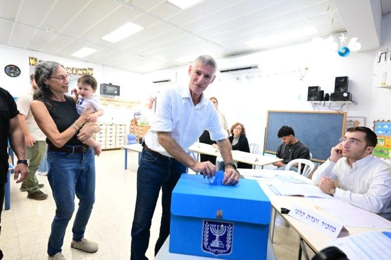 🇮🇱 יו"ר הדמוקרטים יאיר גולן מצביע בראש העין.