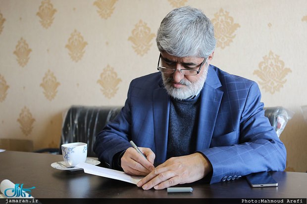 جماران: ⭕️ حسین شریعتمداری: گفته بودیم لایحه حجاب و عفاف نه فقط مانع کشف حجاب نیست، بلکه گسترش این پدیده عفت‌سوز را به دنبال دار
