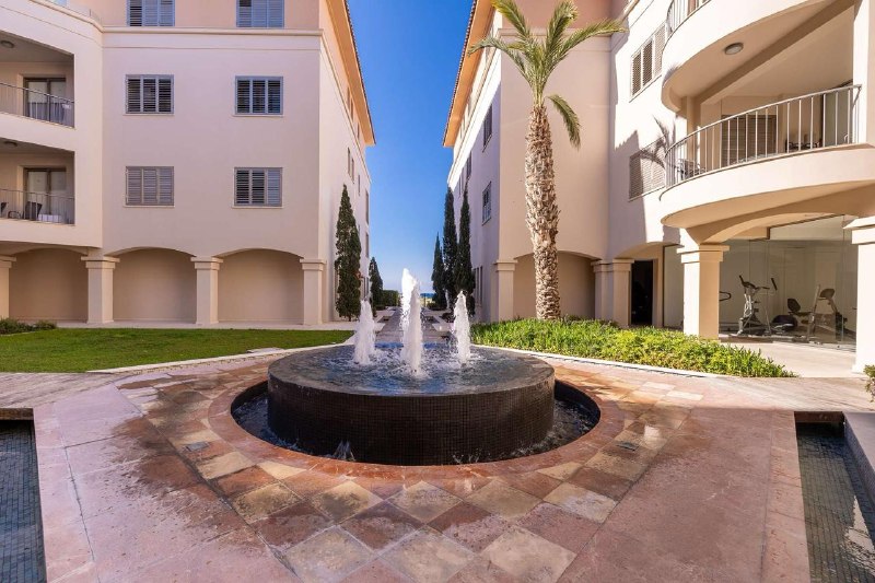 2-bed furnished apartment overlooking Kato Pafos park photo 6