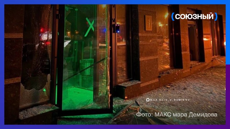 אדם אחד נהרג ו-14 נפצעו בהתקפת כטב"מ מאסיבית על בלגורוד. בין הנפגעים עובד אמבולנס. 30 בנייני דירות, 35 מכונ…