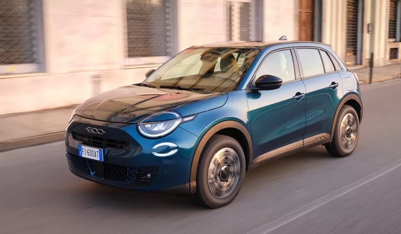 Fiat 600 получил бензиновую версию с «механикой»