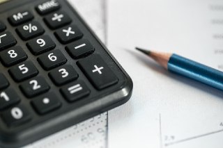 Как не потеряться в море рекламных расходов: стратегия расчета бюджета📊 Читать статью 📊Простой алгоритм.___________✉️ Мы в MAX: SEOnews и Лайкни