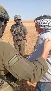 כוחות הכיבוש עוצרים את חאג' עומר עריף בשארת בזמן שרעה את משק החי שלו בח'רבת אלחדידיה שבצפון בקעת הירדן.
