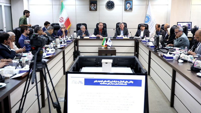 اتاق ايران آنلاین: نشست بررسی چالش‌های اتصال نیروگاه‌های تجدیدپذیر به شبکه برق برگزار شد🔴 چالش اتصال نیروگاه‌های خورشیدی به شبکه برق؛ از مج