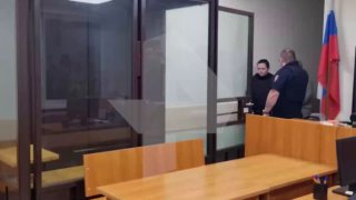 Задержана основательница подмосковного рехаба, в котором издевались над подростками  О задержании организатора «Центра Анны Хоботовой» сообщили в СК. «Коммерсант» уточняет, что речь идет о самой Хоботовой. Накануне ее объявили в розыск. В ведомстве рассказ