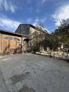 Nazarbekda uy sotiladi !