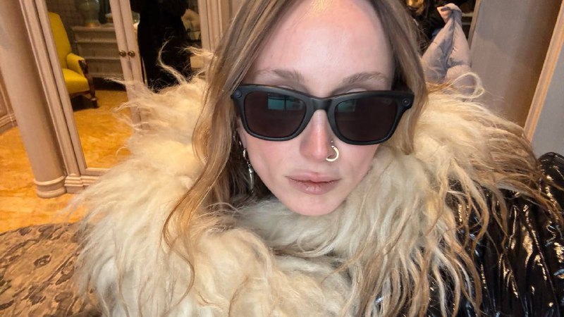 Съездила в Москву одним днем к невероятной женщине — Наталье Давыдовой, известной как Тетя Мотя 🌹Сделали предновогоднюю съемку смешав Русь и Вивьен Вествуд. Очень жду результат!Уже в Питере — делаю лучшие стрижки в уходящем году!Появилась пара окон: 