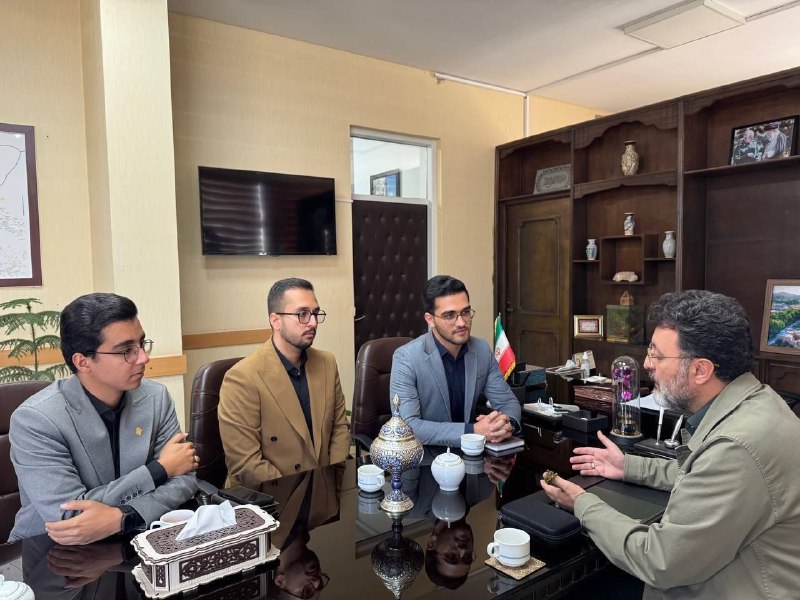کانال خبری نطنز: 📍راهاندازی نخستین شورای شهرستانی نسل زد در نطنز 🔹در دیدار اعضای شورای مشاوران نسل زد استان اصفهان با فرماندار نطنز، تفا