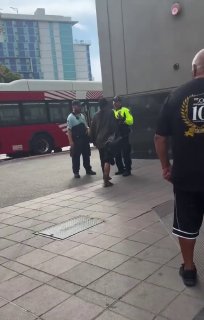 🇺🇸 A #Chicago PD officer pulled his firearm on a suspect who refused to comply and the people watching think the officer is at fault.Follow main channel -> LiveLeak Follow private channel -> LiveLeak Private
