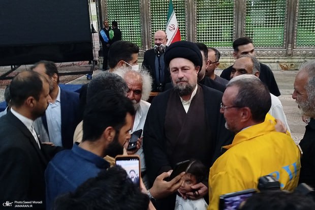 جماران: ☑️ آیتالله سید حسن خمینی: گاهی ماندن و پس از شهادتها مسئولیت را به دوش کشیدن، به مراتب سختتر است/ انشاءالله خداوند م