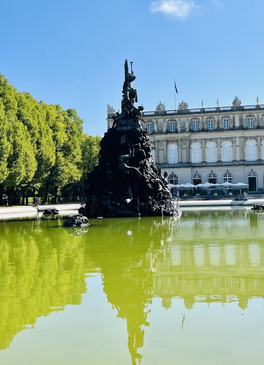 窮奢富麗的海倫基姆湖宮