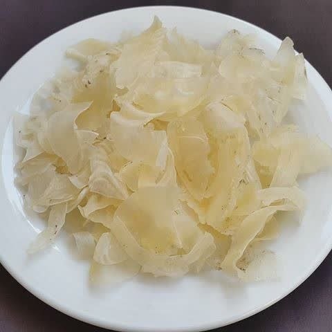 مزاج شناسی: 🔶🔹کتیرا شناسی🔹در طب سنتی🔹کمک به هضم غذا، تقویت مغز استخوان، تحریک سیستم ایمنی، بهترین شوینده گیاهی موهای خشک، کنترل عوار