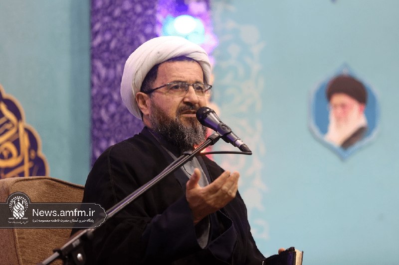 اخبار قم: خبرنگاران اجازه ندهند روایت‌های دروغ دشمن جای حقیقت را بگیرد🔹سخنران آیین گرامی داشت روز خبرنگار در حرم مطهر بانوی کرامت: