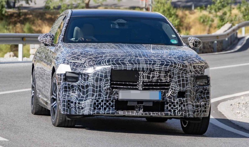 Обновлённая BMW 7 серии сохранит фирменные «ноздри» 2