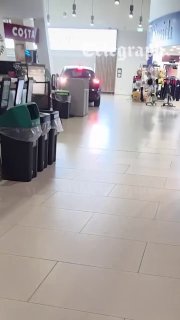 🇬🇧 A woman (according to witnesses, a Muslim) pounds on the airport gate door and window, shouting, “Open the gate! You can’t do that!” after missing her flight at a #UK airport, apparently trying to get the pilot’s attention, even though the pilot can’t see or hear her."Follow us -> LiveLeak