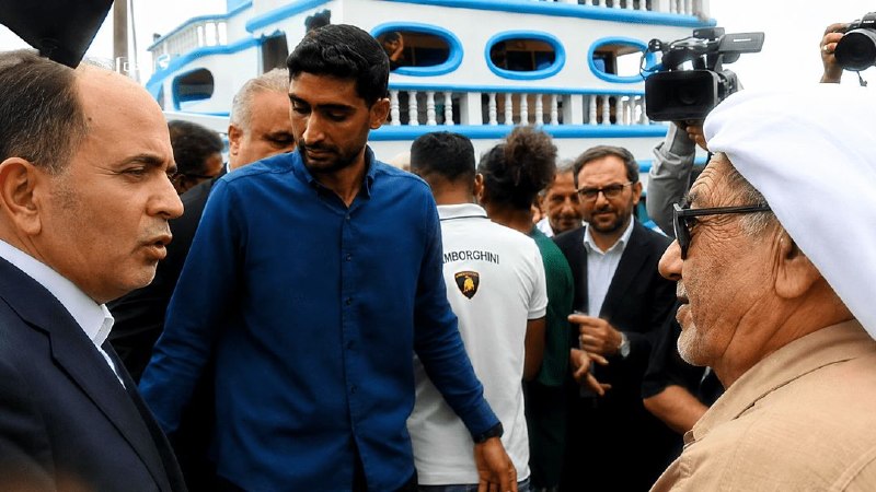 اخبار هرمزگان: ۹۰ لنج و قایق در روزهای جنگ به کمک تأمین کالاهای مردم آمدند🔹استاندار هرمزگان: حدود ۹۰ فروند قایق و لنج تجاری با انجام وا