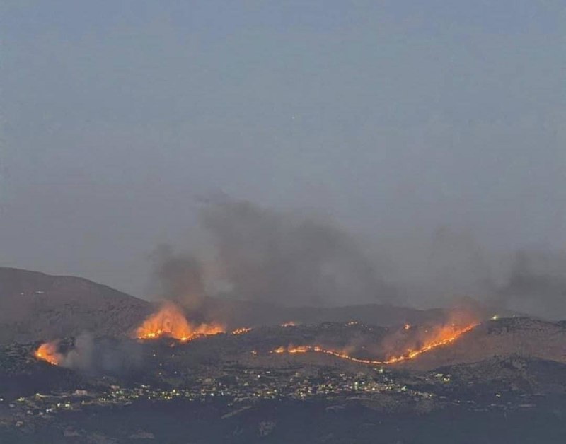 הפצצות ארטילריה ישראליות כוונו לאחרונה בפאתי העיירה מג'דל זון, בעוד שריפות עדיין בוערות ומתרחבות בעיירה כפר…