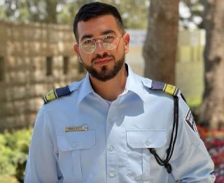 Из сектора Газа вывезли тело последнего израильского заложникаКак сообщили в ЦАХАЛ, эксперты опознали тело 24-летнего старшего сержанта Рана Гвили. Он погиб в результате нападения боевиков ХАМАС на кибуц Алумим 7 октября 2023 года. Его тело было вывезено в