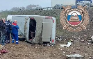 В Саратовской области перевернулся автобус с детьми, водитель погиб, четыре ребенка и двое взрослых госпитализированы, сообщает МВД.Представитель экстренных служб рассказал «РИА Новости», что в ДТП пострадали десять человек.По предварительным данным полици