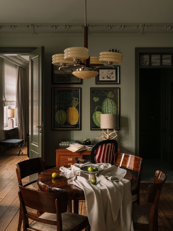 В этом интерьере всё подбрано со смыслом. Красивая зелёная палитра создает спокойное настроение, а деревянные детали добавляют теплоты. Множество к... - изображение 10 - этом, интерьере, всё