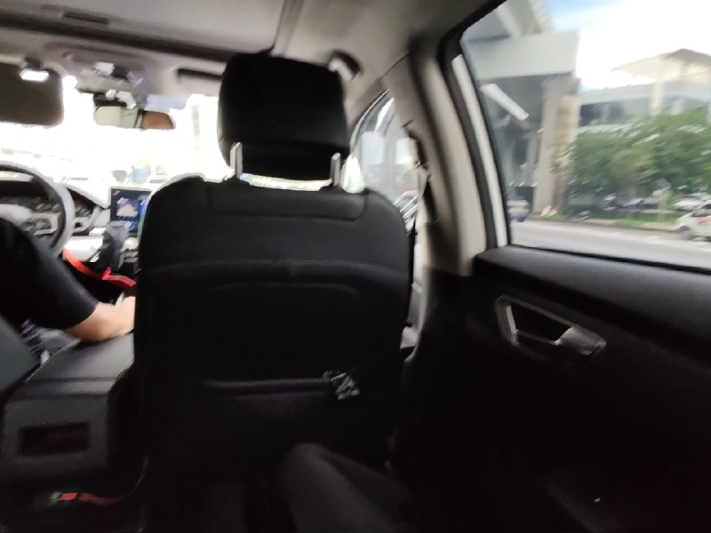 出门了！这么看小米AI眼镜戴着还挺攻的，就是这个镜片拍照老反光图5图6是用小米眼镜拍的，像素低，没防抖，进光量也不够暗暗的，确实很像偷拍哈，给大家参考下出门了！这么看小米AI眼镜戴着还挺攻的，就是这个镜片拍照老反光图5图6是用小米眼镜拍的，像素低，没防抖，进光量也不够暗暗的，确实很像偷拍哈，给大家参考下