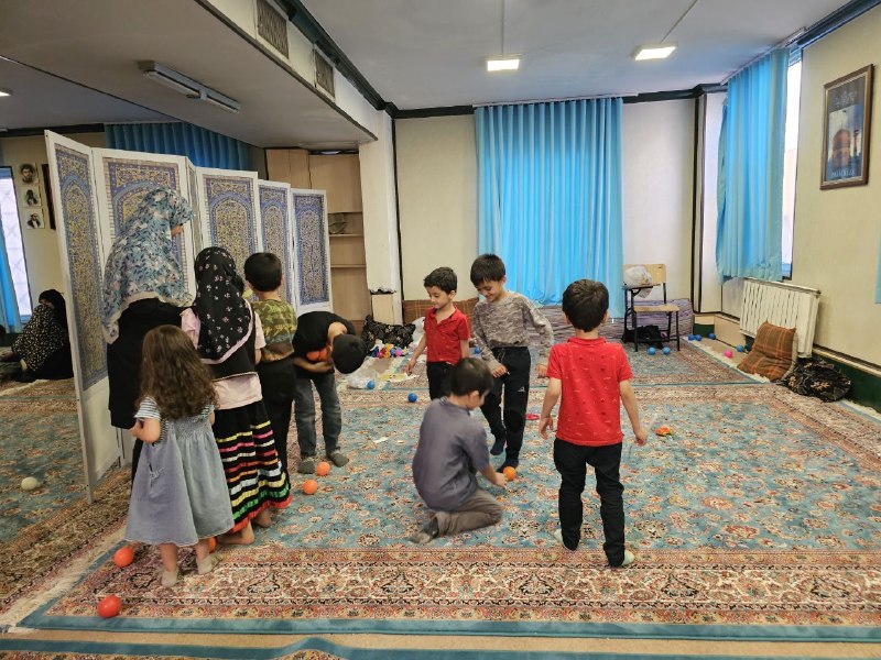 کودکان استراتژیست: 🌹بچهها در زمان تدریس استاد، در نمازخونه با یک مربی مهربون در حال بازی و سرگرمی هستند و مادرانشون با خیال راحت از کلاس ا