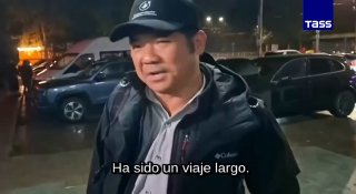 ג'ון צ'יי, עיתונאי אמריקאי בניוזמקס, שהוא חלק מהמשימה ההומניטרית, מאמין שחשוב שתושבי העיירה אליושקי יוכלו כ…