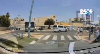 נהג מטרופולין הוריד ילדה באמצע כיכר באלעד