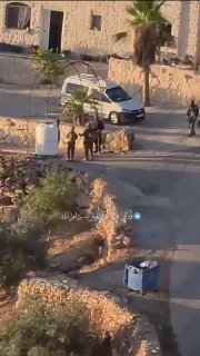 The occupation forces continue to attack the village of al-Mujir, northeast of Ramallah, amid a campaign of raids and arrests.