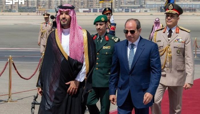 Media sources announced the arrival of the Crown Prince of Saudi Arabia in Cairo and the President of Egypt welcomed him at the airport.