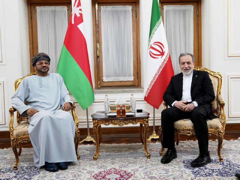 روزنامه فرهیختگان: ⭕ گزارش تصویری دیدار و گفتگوی سید بدرالبوسعیدی وزیر امور خارجه عمان با سید عباس عراقچی 🌐 FarhikhteganOnline.ir🔻 @Farhikh