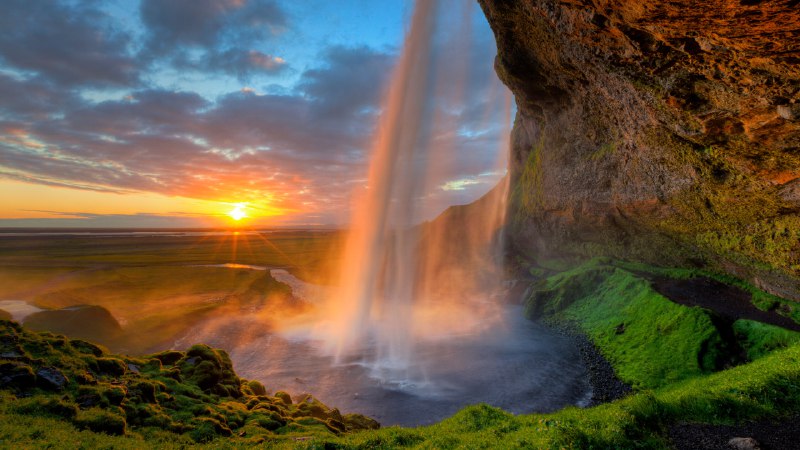 All set for sunsetSeljalandsfoss waterfall at sunset, Iceland (© Tom Mackie/AWL/plainpicture)