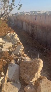 جرافات إسرائيلية تهدم منزلاً ومنشأة صناعية شمال القدس