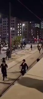 חרדים שלא רוצים להצטרף לצבא מתנגשים כל לילה במשטרת ישראל ברחובות תל אביב. עבור לשונית.ir