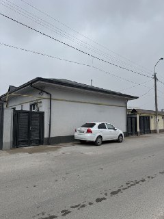 Продаётся дом в общем дворе