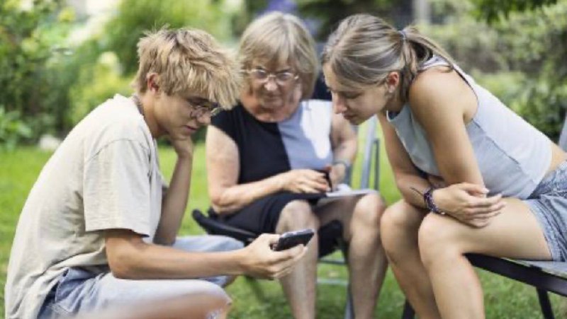 📱 Покоління “зі смартфоном”: що змінюється Зумери й міленіали по-різному дивляться на світ — і ц...