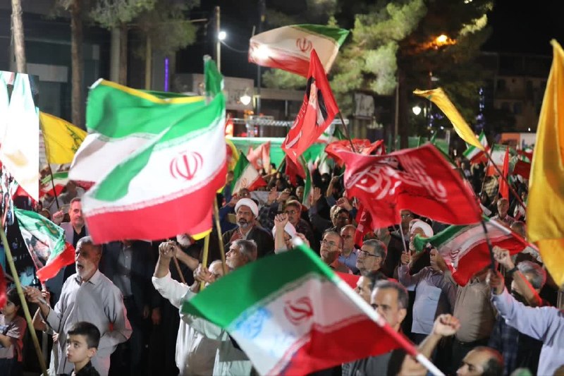 اخبار رفسنجان/ خانه خشتی: گزارش تصویری؛🔰صد و هفتاد و یکمین شب از حماسه حضور مردم انقلابی رفسنجان💠این گردهمایی، لبیکی است به پیام امام سید مجتبی حس