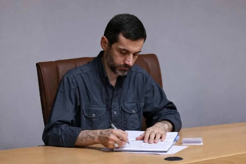 بیناب سئون: 🔹پاسخ یوسف پزشکیان به علیمی مداح▫️یوسف پزشکیان، پسر رئیس‌جمهور، در توئیتی به انتقاد حمیدرضا علیمی مداح پاسخ داد.▫️این مد