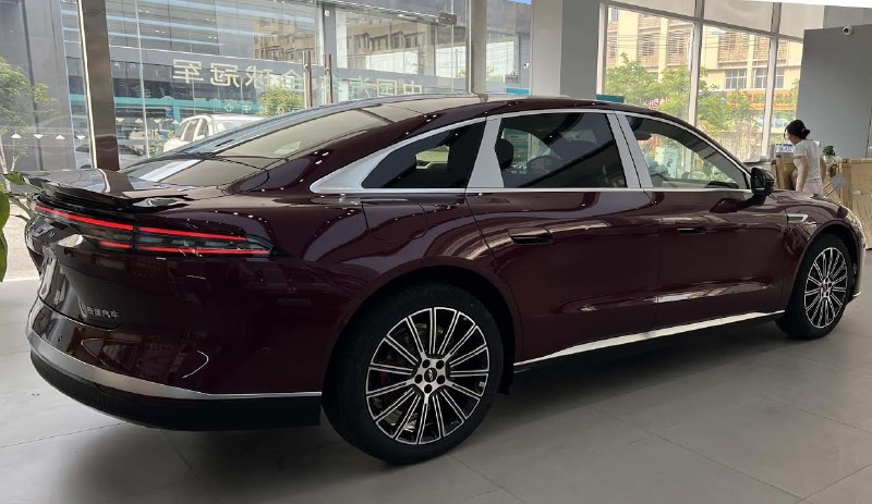 В Китае начались продажи гибридного седана Chery Fulwin A9L 2