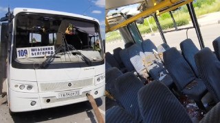 Пять человек погибли в результате удара БПЛА по автобусу в городе Шебекино Белгородской области.«Четыре женщины и мальчик скончались от полученных травм. Личности погибших устанавливаются. Кроме того, ранения получили 23 мирных жителя, среди которых подрос