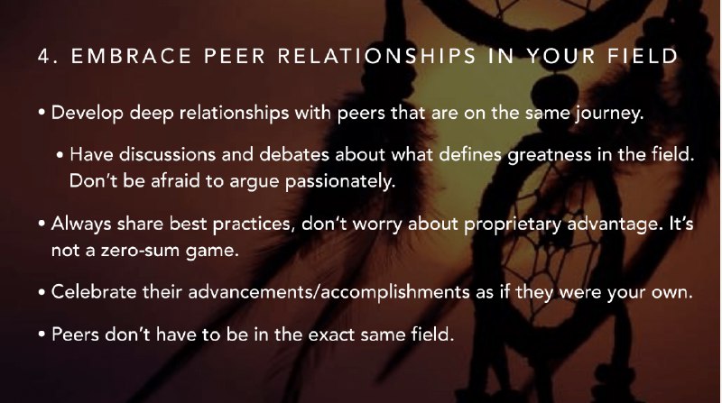 早晨在 @yusen 的推荐下，看了一个 YouTube 视频，被美国的分享文化所触动视频的标题是《如何在自己热爱的事业中取得成功》里面提到一条原则是：「始终分享最佳实践」这和国内的文化是不太一样的在所有过去一年参加的分享会，能真正做到这八个字的人不超过10个今年我拒绝了大部分的分享会，只考虑10人以内的深度分享这也是为什么 YouTube 是今天结构能最高的网站比如这个视频，它其实是一本书，但作者用一小时亲自为你讲完---4. 拥抱与你同道而行的同行关系- 与那些走在同一条道路上的同行，建立深厚而真诚的关系