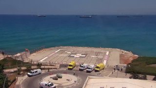 תקשורת עברית: בית חולים רמב"ם בחיפה: מראות פינוי ההרוגים והפצועים בין שורות צה"ל מדרום לבנון אתמול.