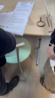 Закрытие большинства участков, нарушение и поиски пропавшего кандидата. Главное о выборах в России к этому часу:🔹 Явка. Участки по всей стране, кроме Калининградской области, закрылись. За первый день выборов в Госдуму проголосовали 27,05% избирателей. 68%