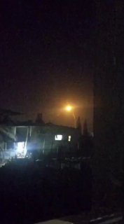 פצצות תאורה שנורו על ידי הכיבוש בסביבת אתר "קוסופים", מזרחית לדיר אל-בלח, במרכז רצועת עזה.